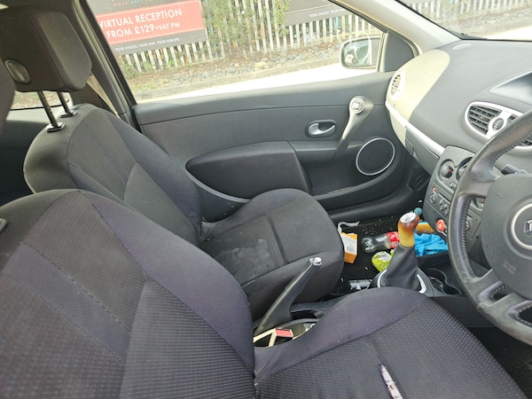 Used Renault Clio 2009 for sale - 76243925: Photo 8