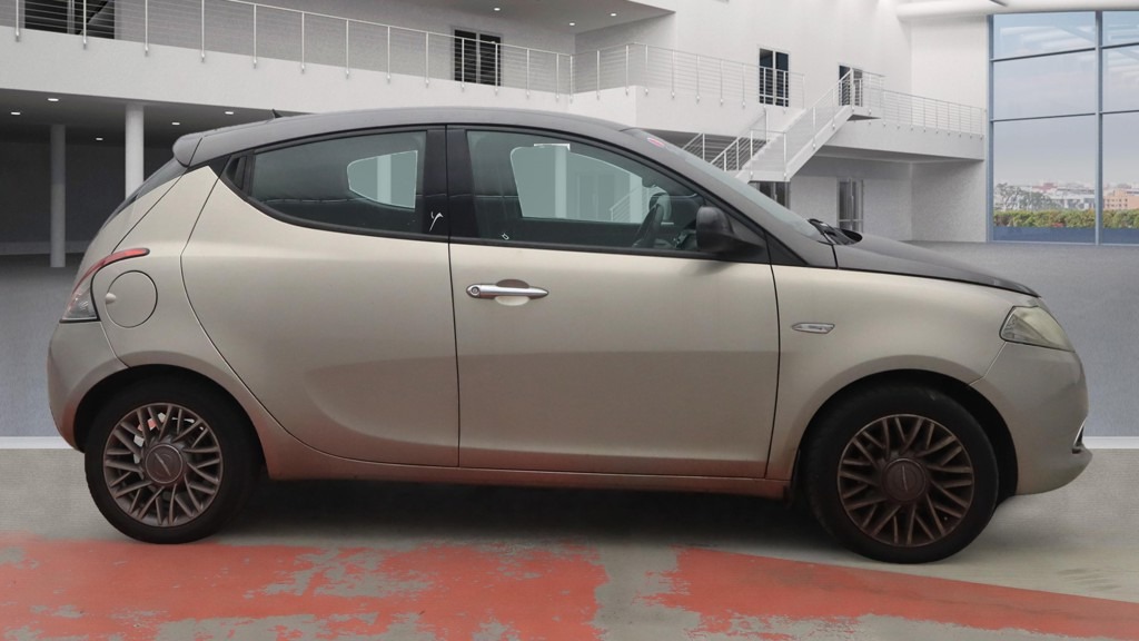 Used Chrysler Ypsilon 2011 for sale - 76408322: Photo 3