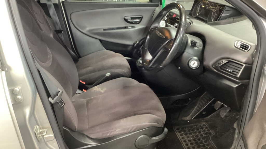 Used Chrysler Ypsilon 2011 for sale - 76408322: Photo 7