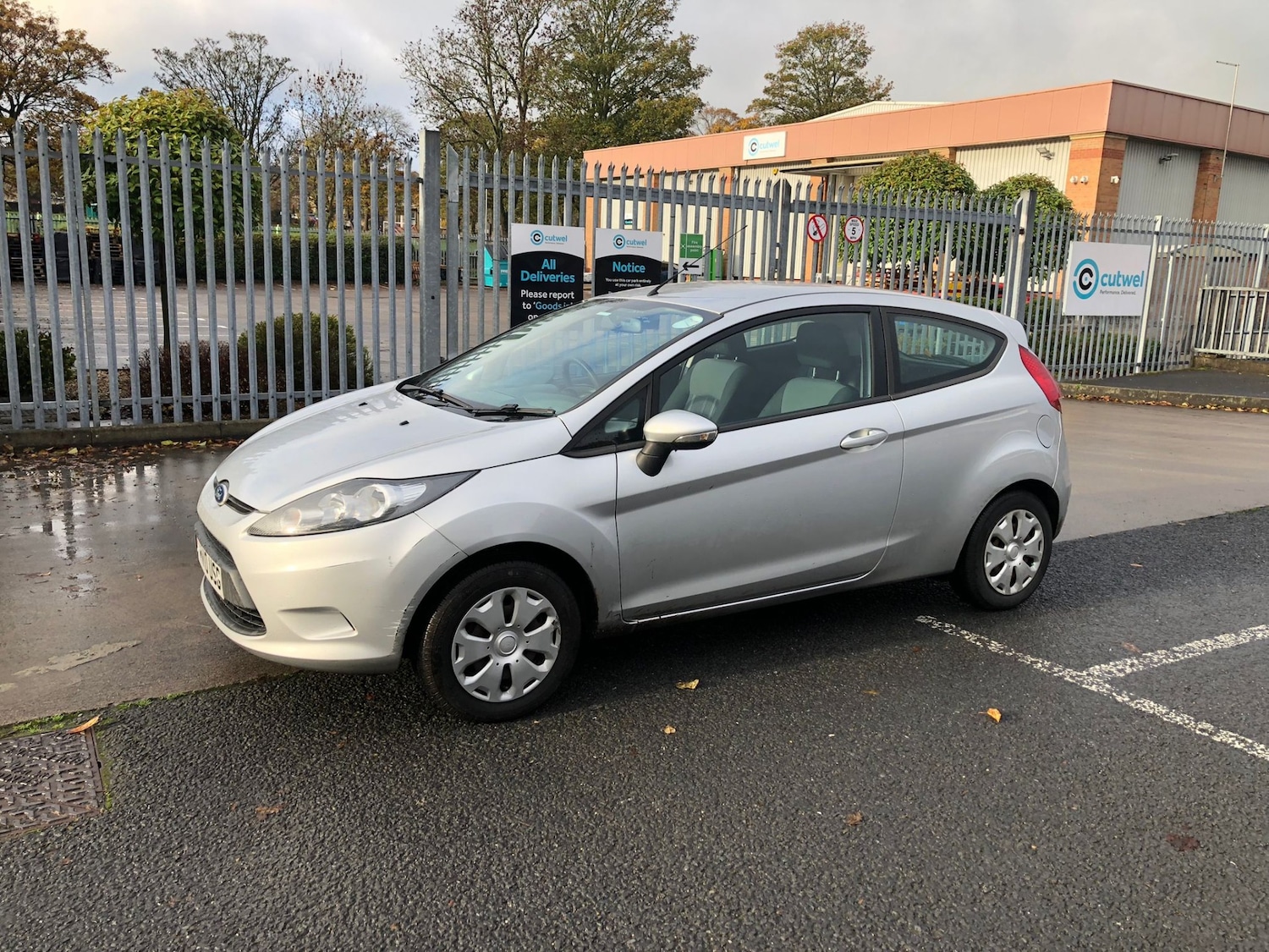 Used Ford Fiesta 2010 for sale - 76517621: Photo 3