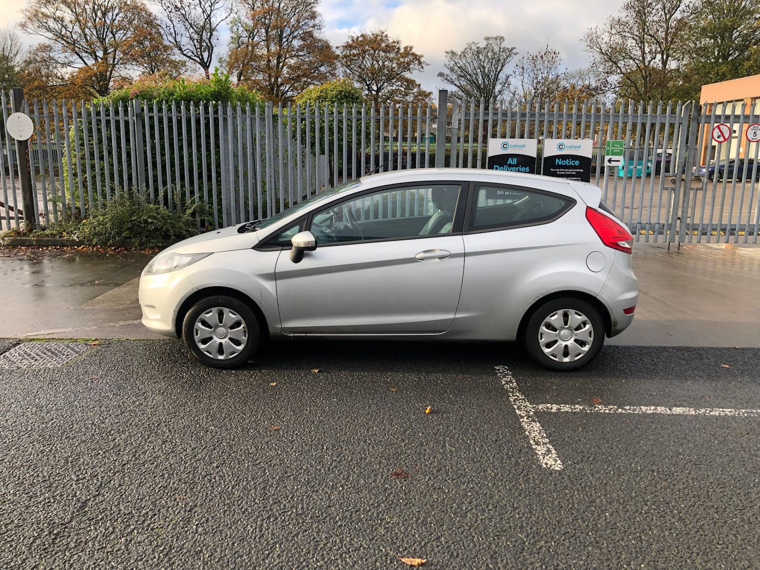 Used Ford Fiesta 2010 for sale - 76517621: Photo 4