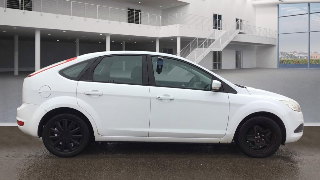 Used Ford Focus 2010 for sale - 77212362: Photo 3