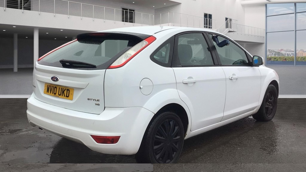 Used Ford Focus 2010 for sale - 77212362: Photo 4