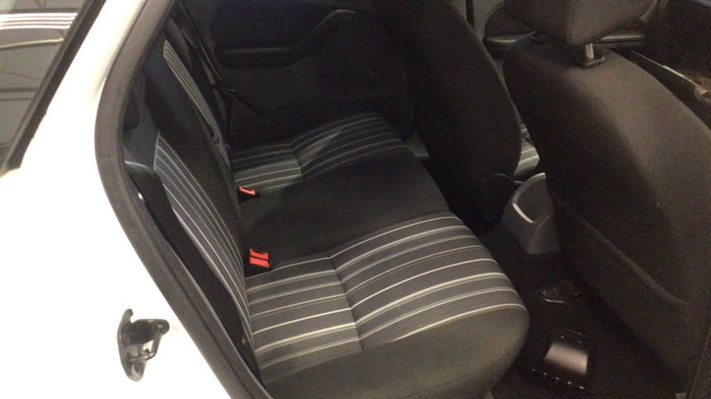 Used Ford Focus 2010 for sale - 77212362: Photo 8