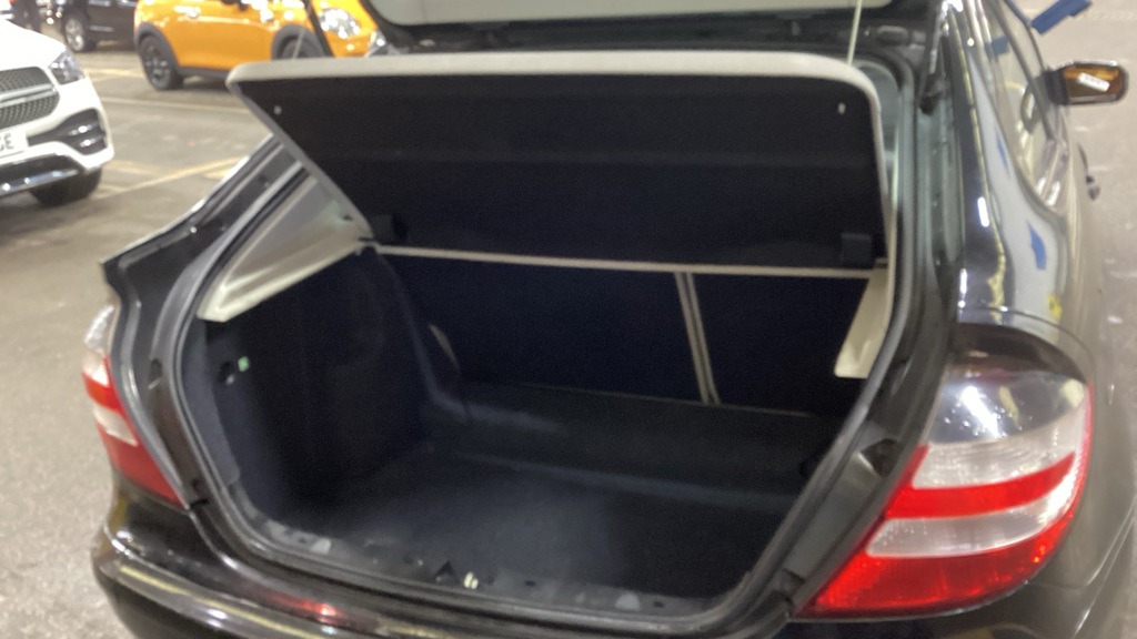 Used Mercedes-Benz C Class 2004 for sale - 77429355: Photo 9