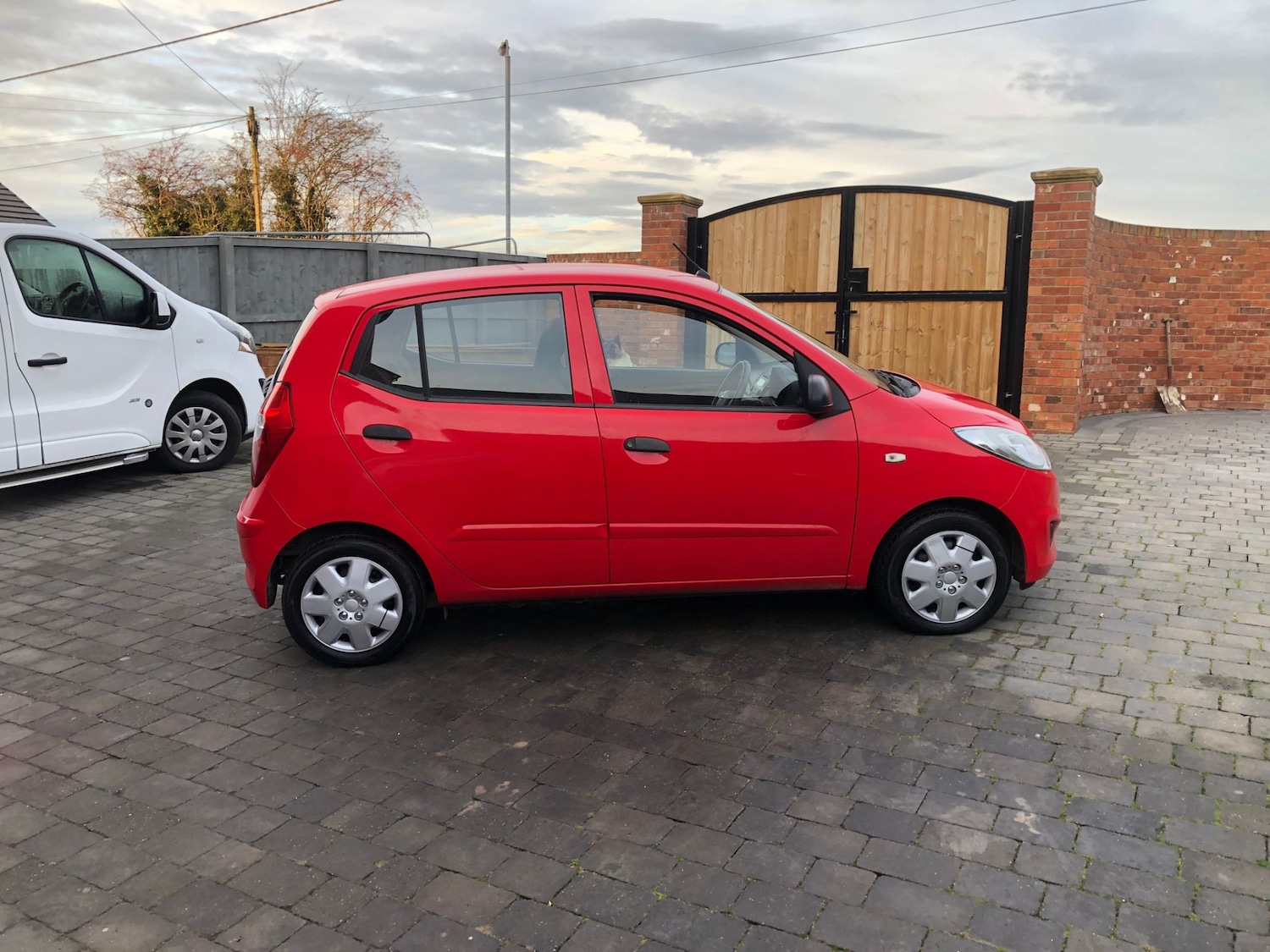 Used Hyundai i10 2013 for sale - 77198510: Photo 4