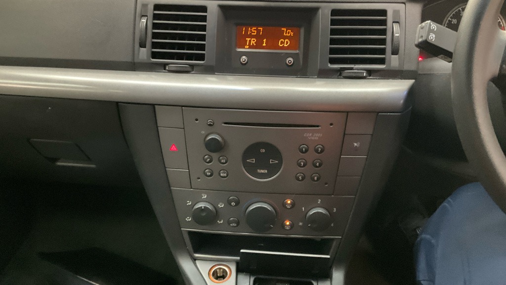 Used Vauxhall Vectra 2003 for sale - 77073332: Photo 10