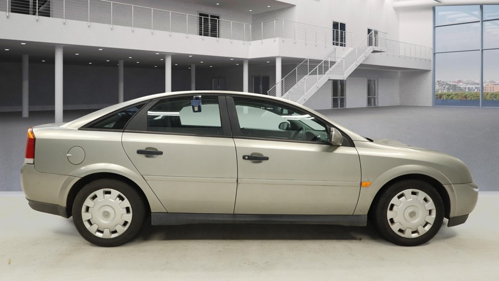 Used Vauxhall Vectra 2003 for sale - 77073332: Photo 3