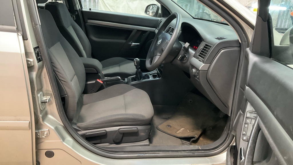 Used Vauxhall Vectra 2003 for sale - 77073332: Photo 7