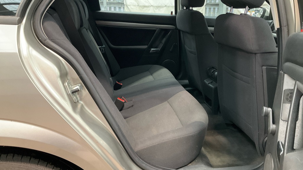 Used Vauxhall Vectra 2003 for sale - 77073332: Photo 8