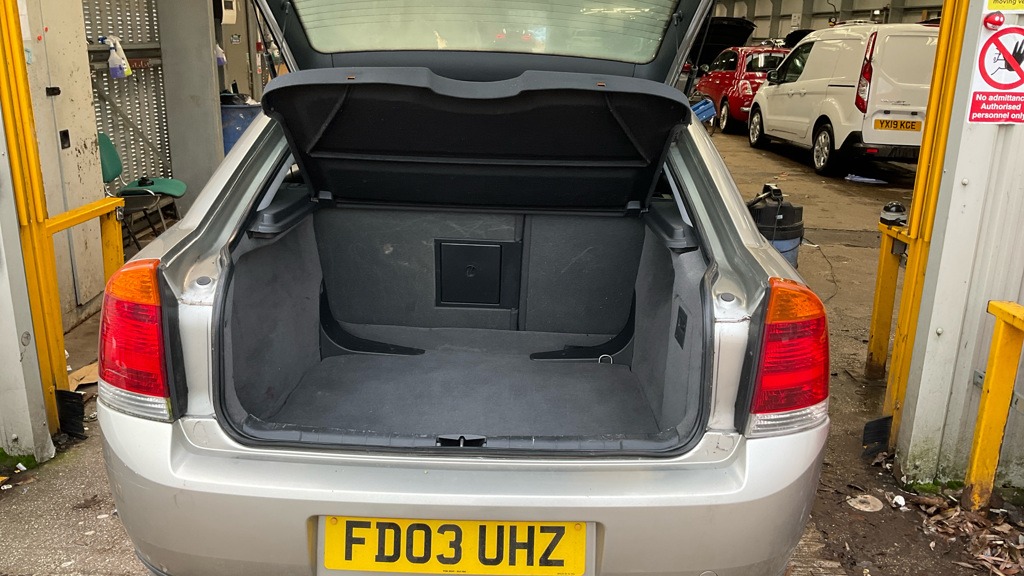 Used Vauxhall Vectra 2003 for sale - 77073332: Photo 9