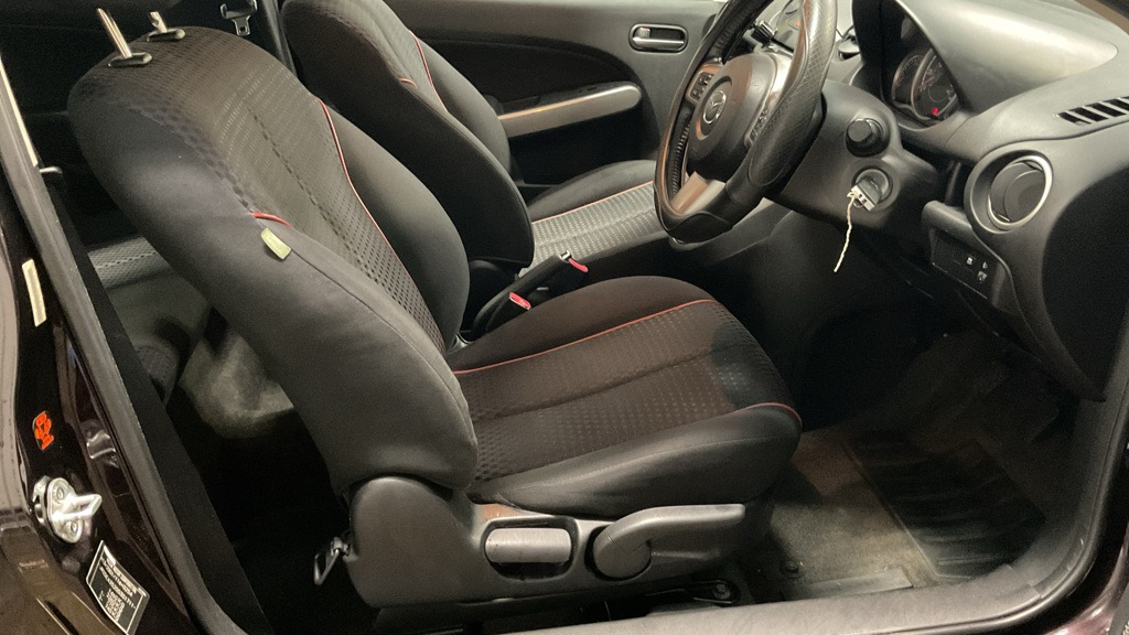 Used Mazda Mazda2 2011 for sale - 76560089: Photo 8