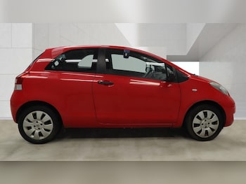 Used Toyota Yaris 2010 for sale - 79475197: Photo