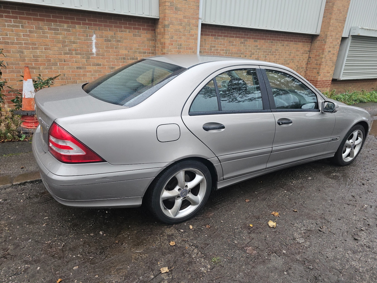 Used Mercedes-Benz C Class 2004 for sale - 76527454: Photo 3