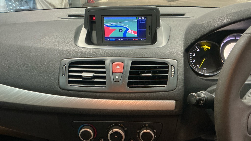 Used Renault Megane 2010 for sale - 77576525: Photo 11