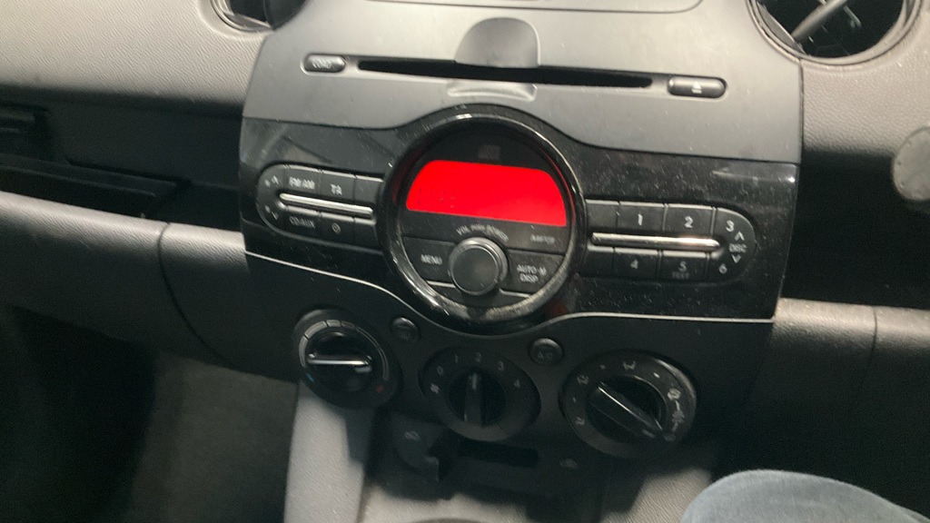 Used Mazda Mazda2 2011 for sale - 77360861: Photo 11