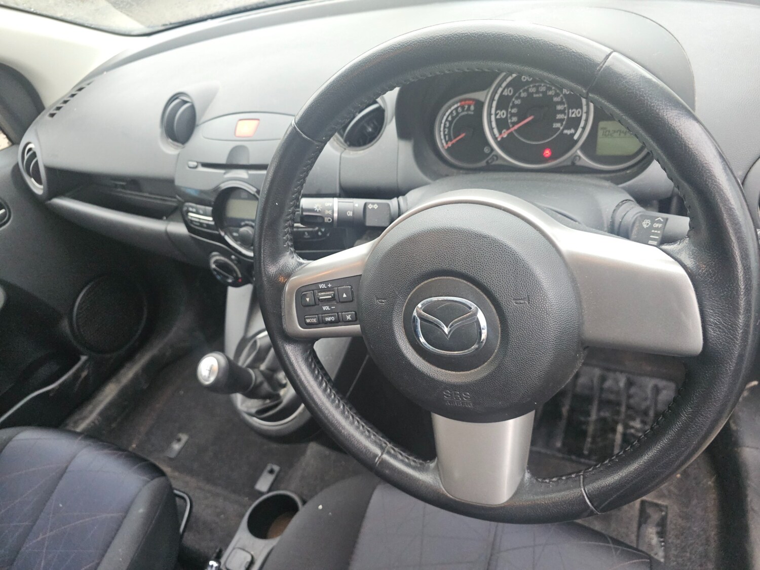 Used Mazda Mazda2 2011 for sale - 77360861: Photo 8