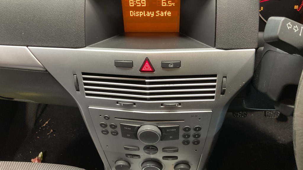 Used Vauxhall Astra 2010 for sale - 77232355: Photo 11