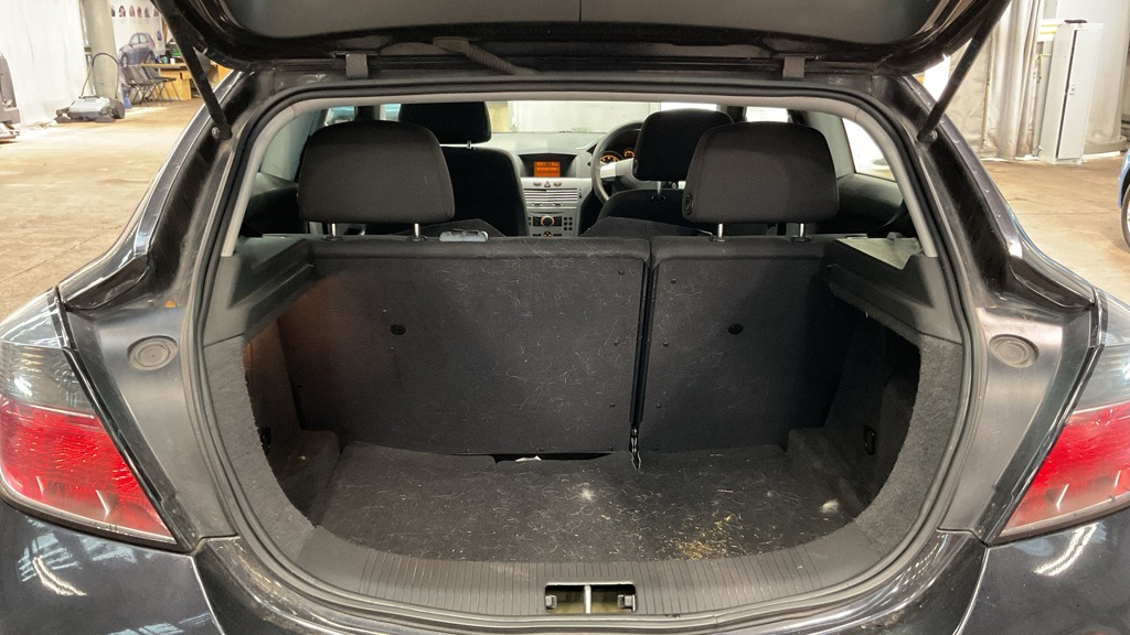 Used Vauxhall Astra 2010 for sale - 77232355: Photo 9