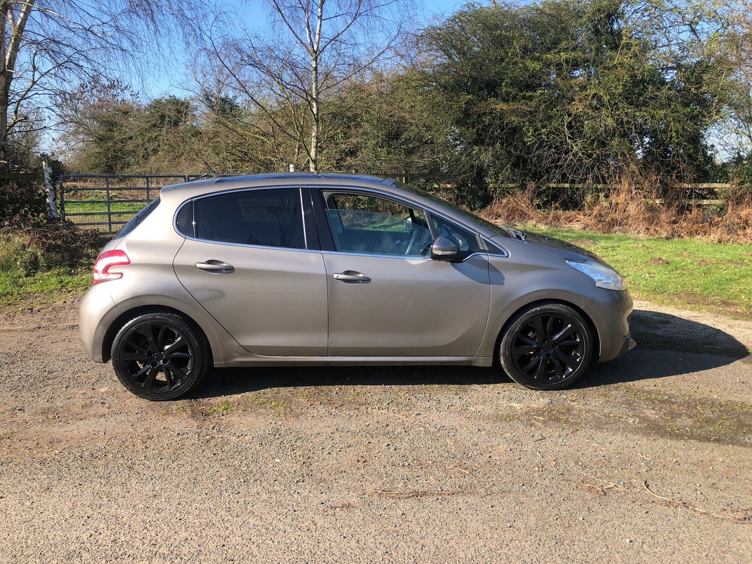 Used Peugeot 208 2012 for sale - 77746395: Photo 14
