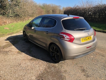 Used Peugeot 208 2012 for sale - 77746395: Photo