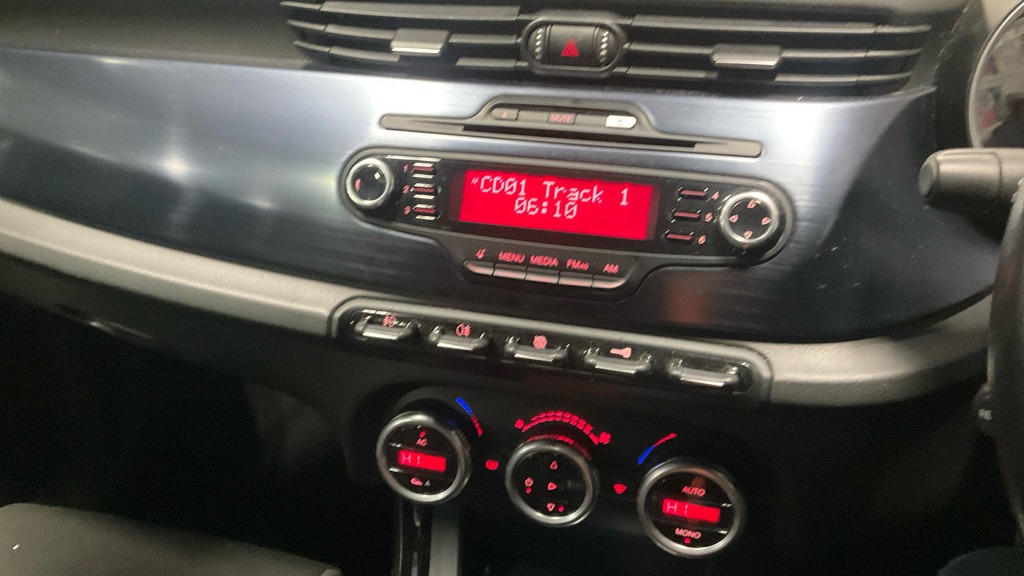 Used Alfa Romeo Giulietta 2011 for sale - 77173297: Photo 11