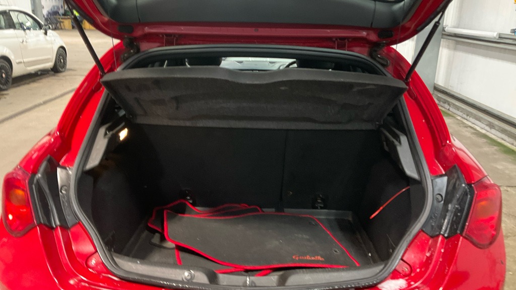 Used Alfa Romeo Giulietta 2011 for sale - 77173297: Photo 9