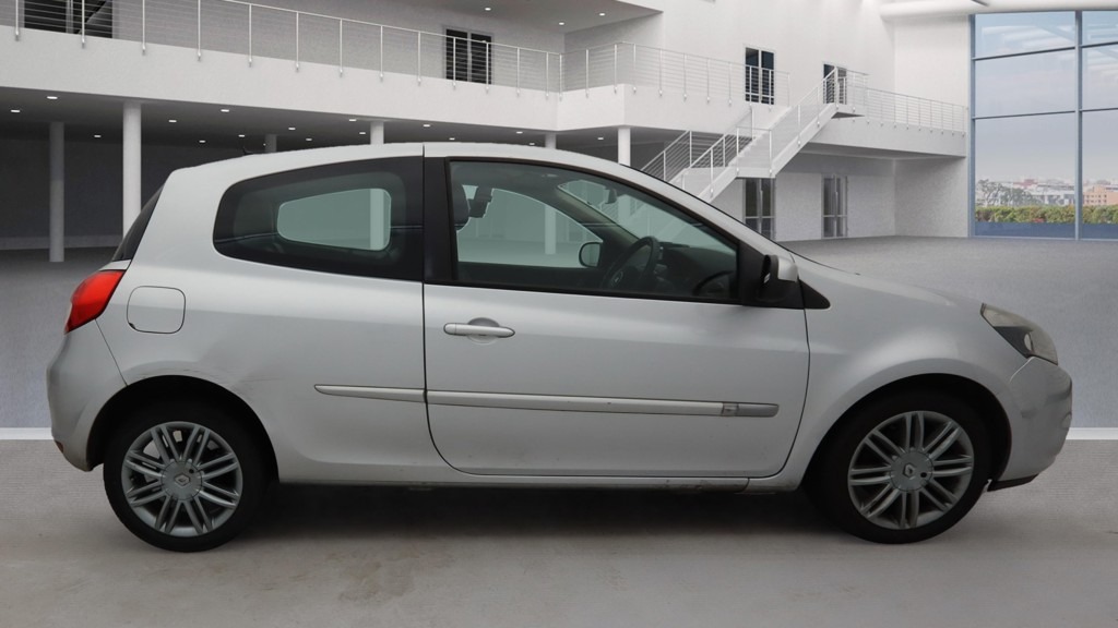 Used Renault Clio 2013 for sale - 76799591: Photo 11
