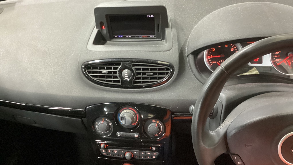 Used Renault Clio 2013 for sale - 76799591: Photo 13