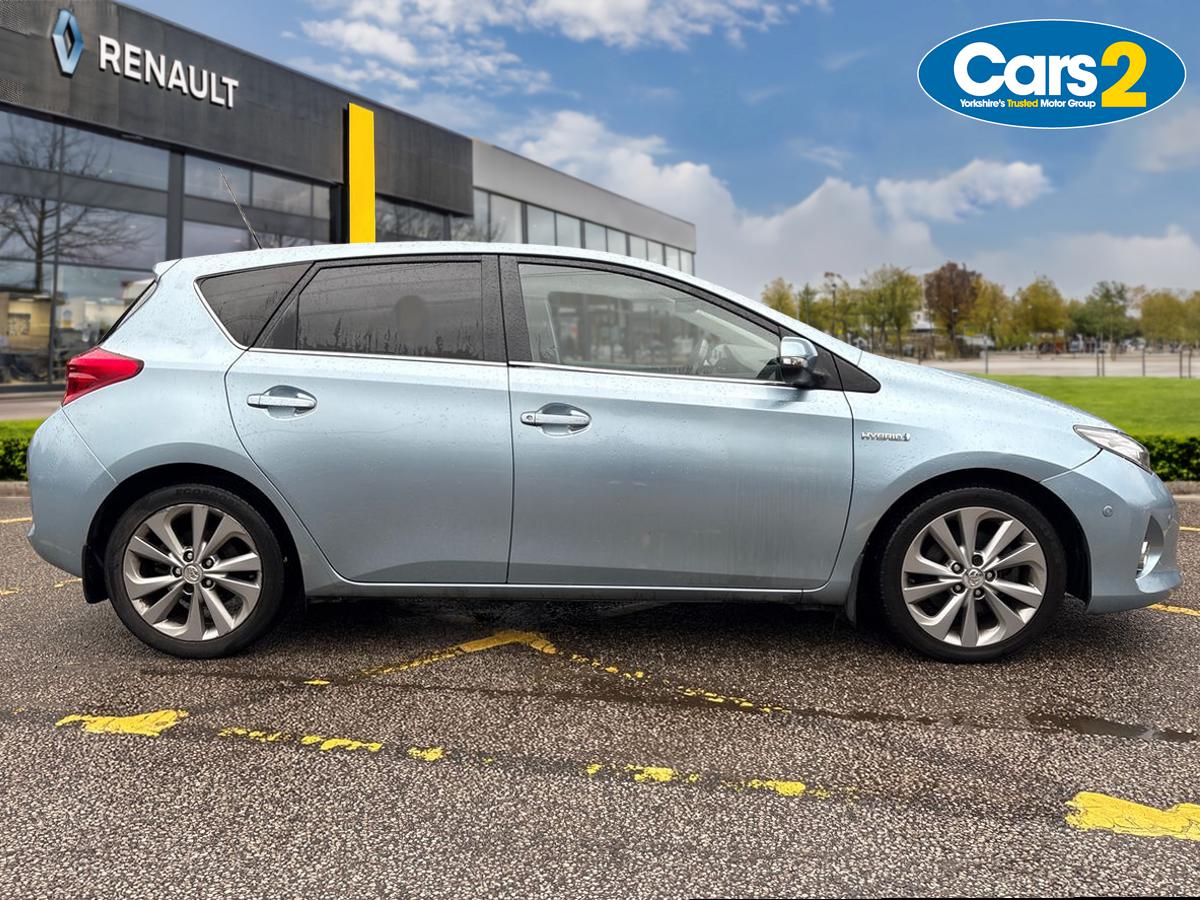 Used Toyota Auris 2013 for sale - 77372988: Photo 2