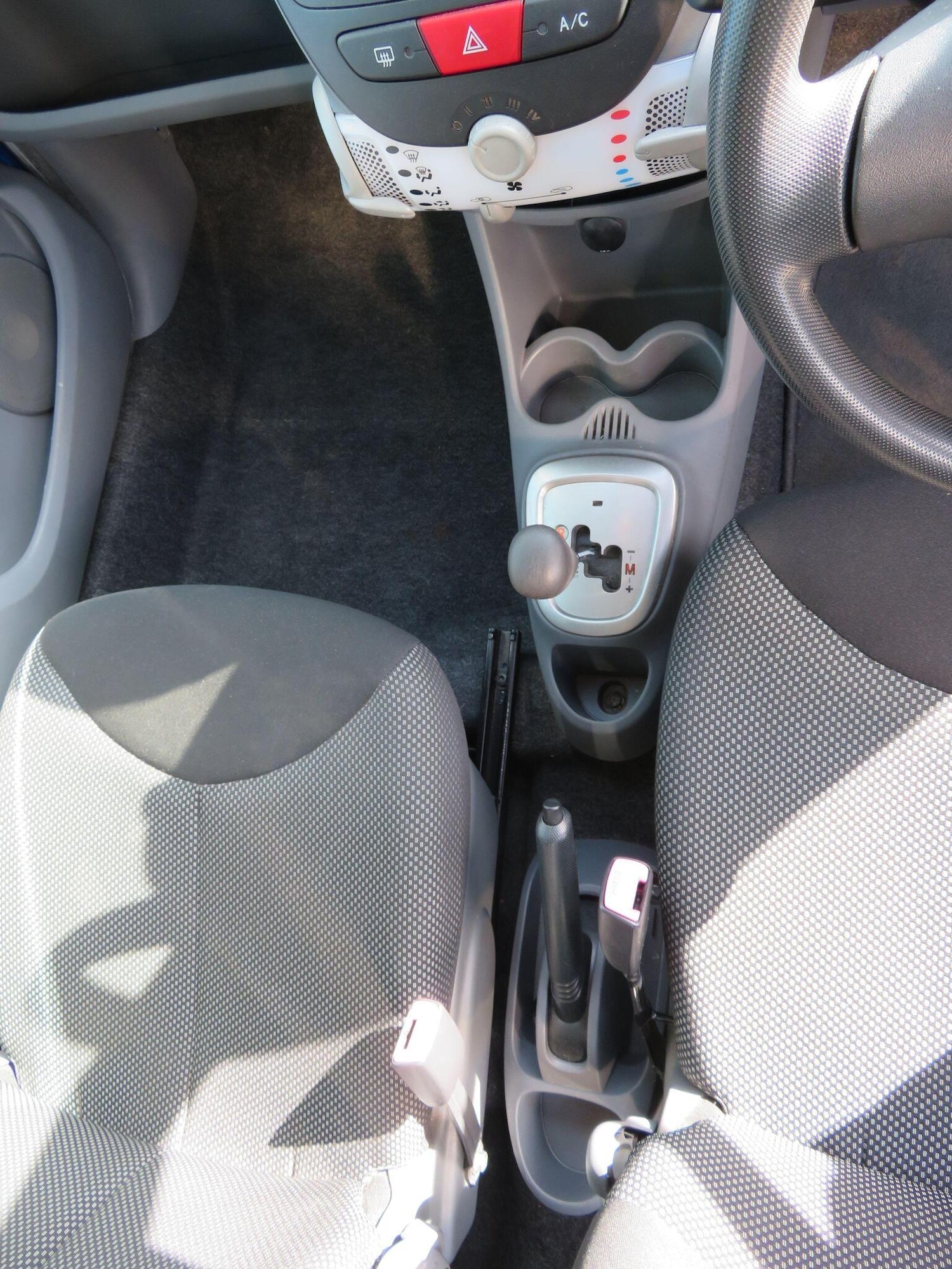 Used Toyota AYGO 2010 for sale - 76358206: Photo 12