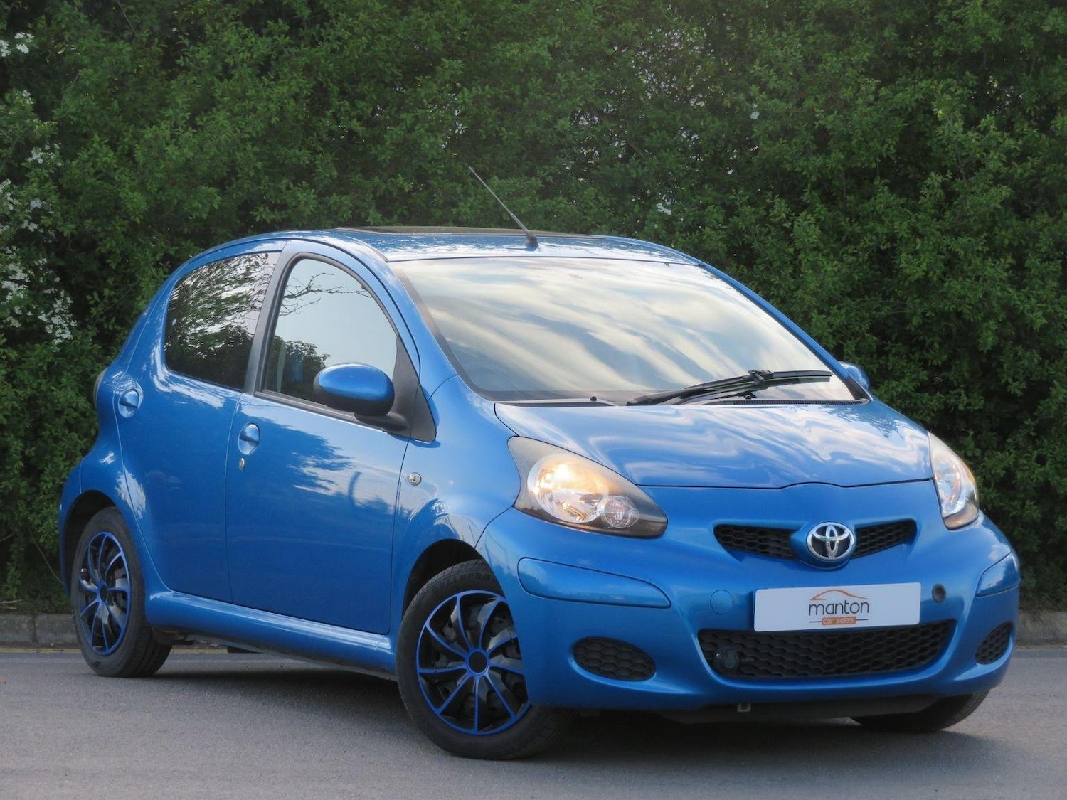 Used Toyota AYGO 2010 for sale - 76358073: Photo 2