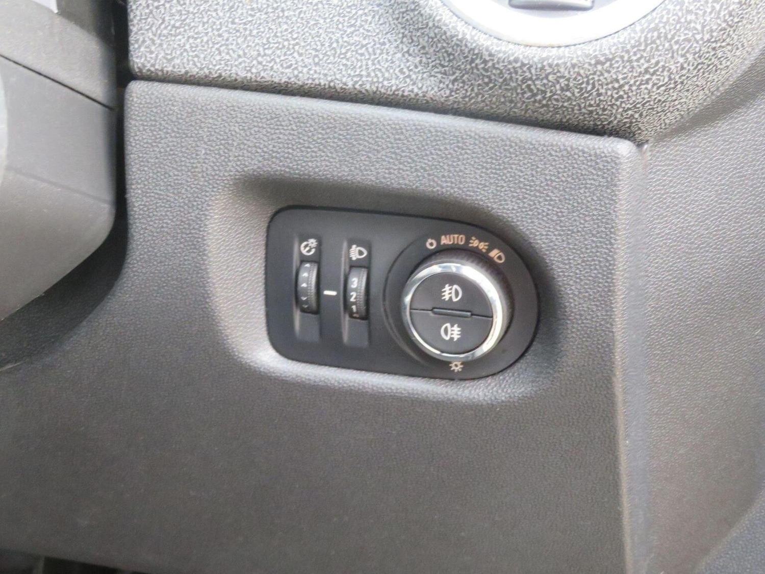 Used Vauxhall Corsa 2012 for sale - 76358187: Photo 11