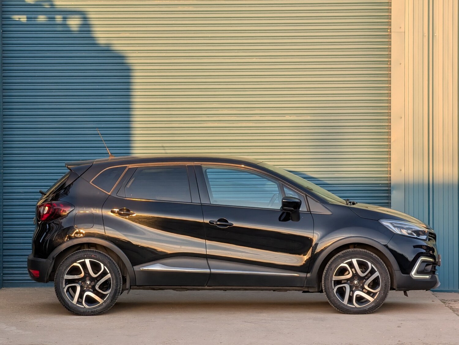 Used Renault Captur for sale - 78143761: Photo 6