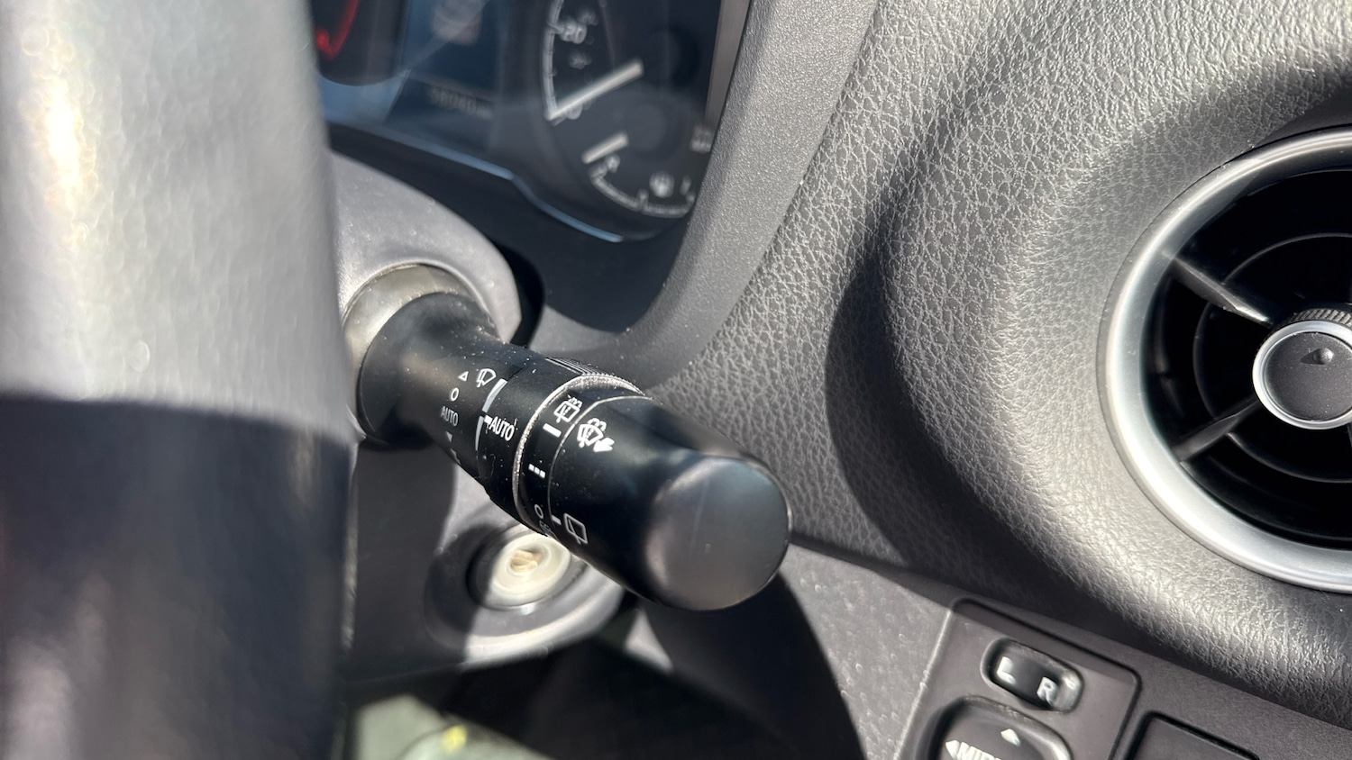 Used Toyota Yaris 2020 for sale - 75636225: Photo 28