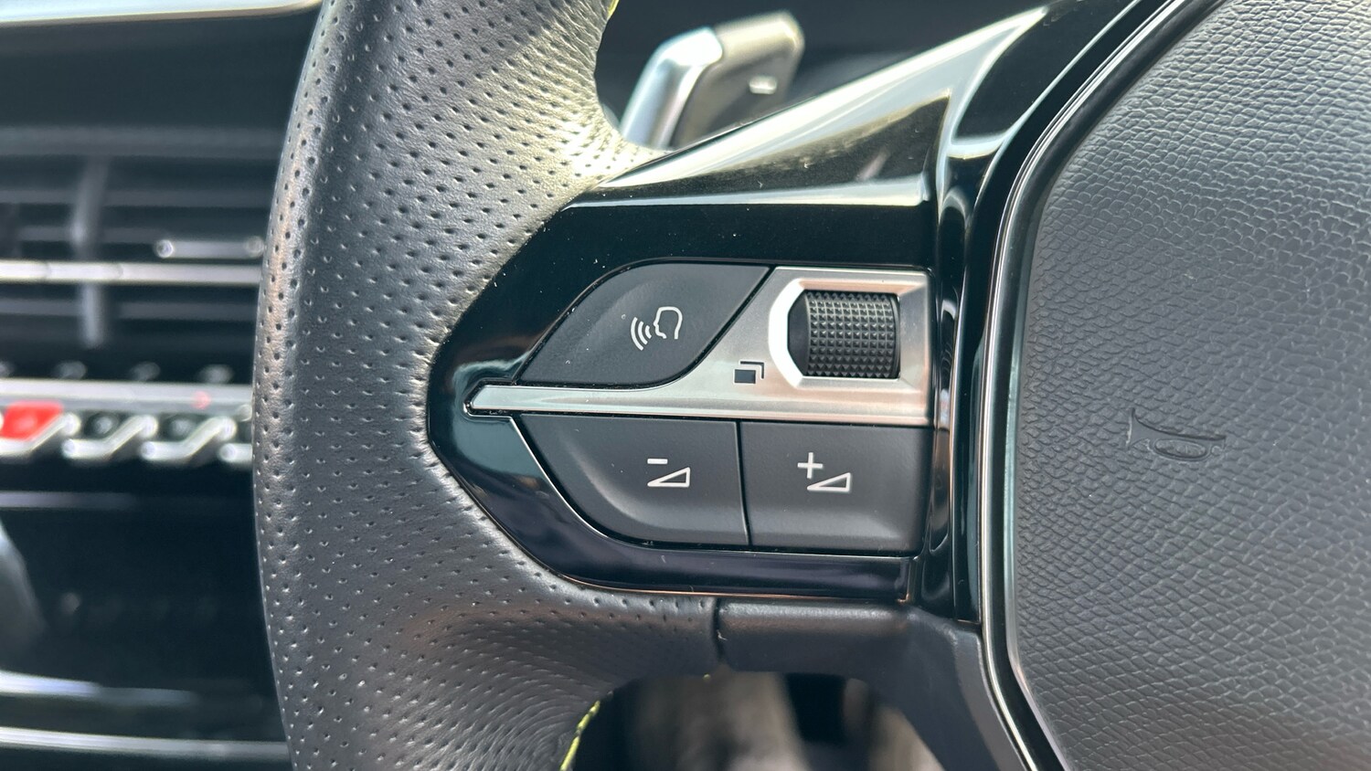 Used Peugeot 2008 2023 for sale - 77684941: Photo 23