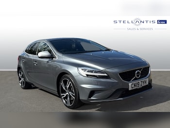 Used Volvo V40 2019 for sale - 75901344: Photo