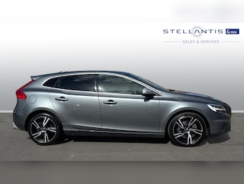 Used Volvo V40 2019 for sale - 75901344: Photo
