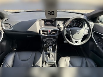 Used Volvo V40 2019 for sale - 75901344: Photo