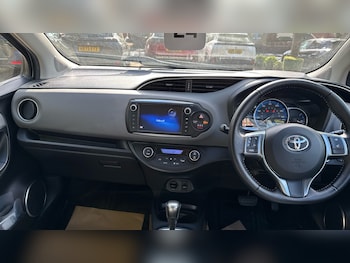Used Toyota Yaris 2015 for sale - 75811833: Photo