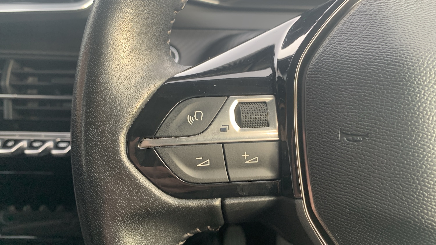 Used Peugeot 2008 2021 for sale - 77388319: Photo 23