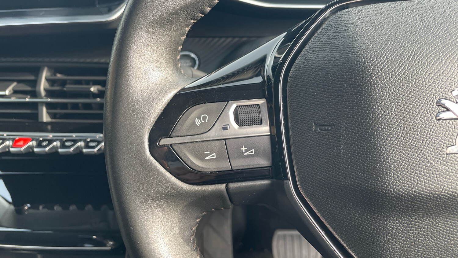 Used Peugeot 2008 2021 for sale - 77599602: Photo 23