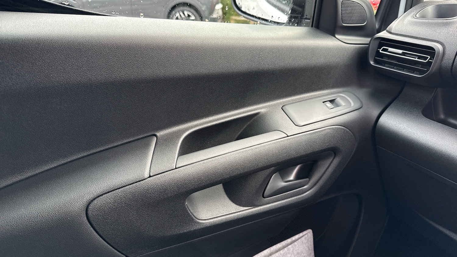 Used Citroen Berlingo 2024 for sale - 76887937: Photo 39