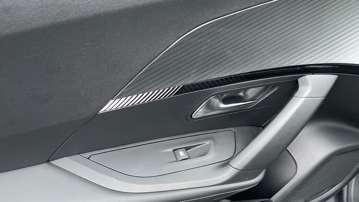 Used Peugeot 2008 2024 for sale - 76900047: Photo 41