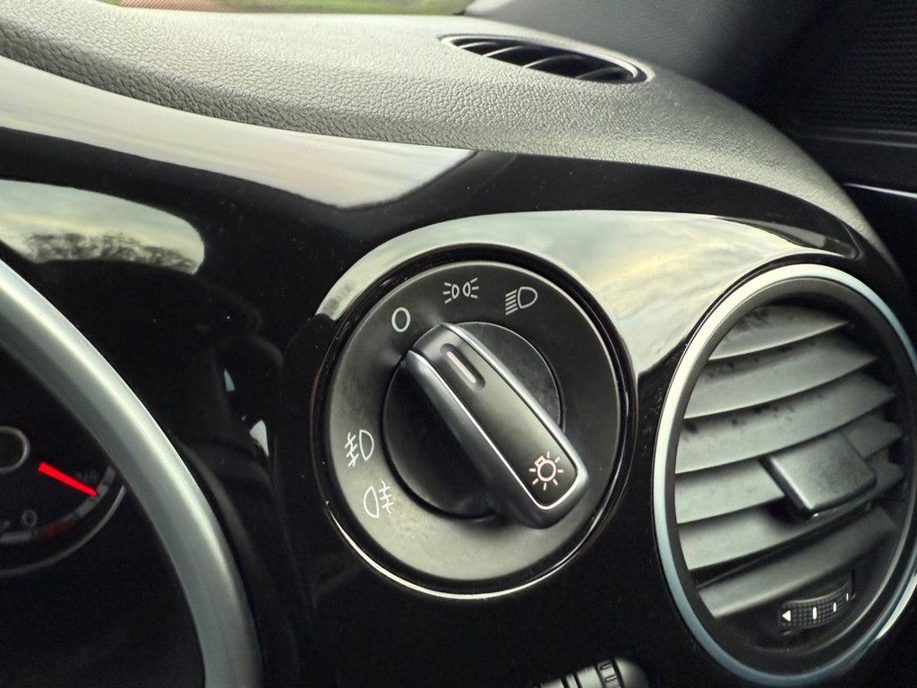 Used Volkswagen Beetle 2014 for sale - 76670616: Photo 24