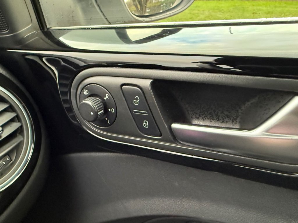 Used Volkswagen Beetle 2014 for sale - 76670616: Photo 25