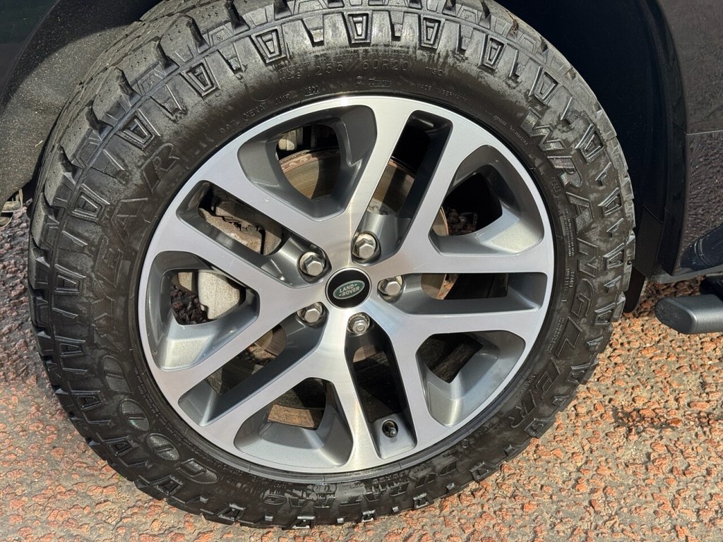 Used Land Rover Defender 2021 for sale - 76654820: Photo 9