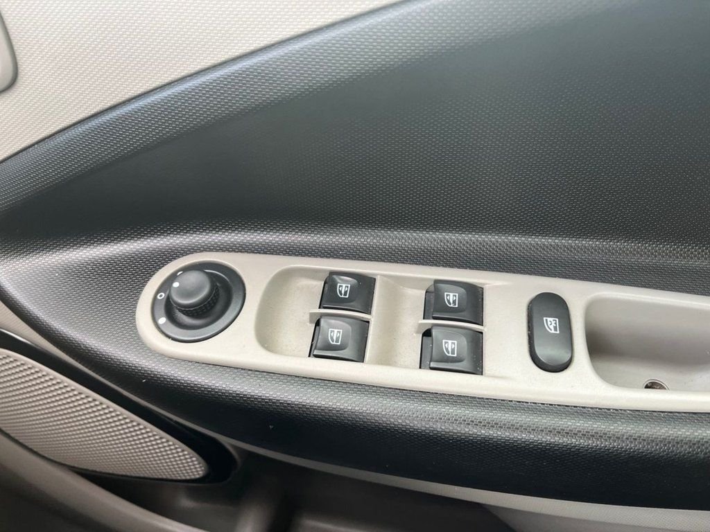 Used Renault Zoe 2015 for sale - 78134325: Photo 26