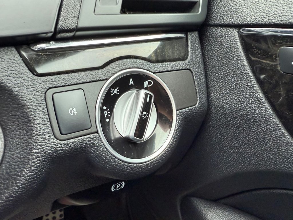 Used Mercedes-Benz E Class 2011 for sale - 77582991: Photo 23