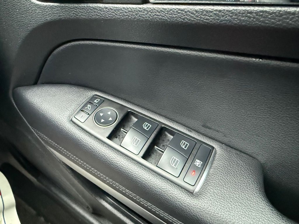 Used Mercedes-Benz E Class 2011 for sale - 77582991: Photo 25